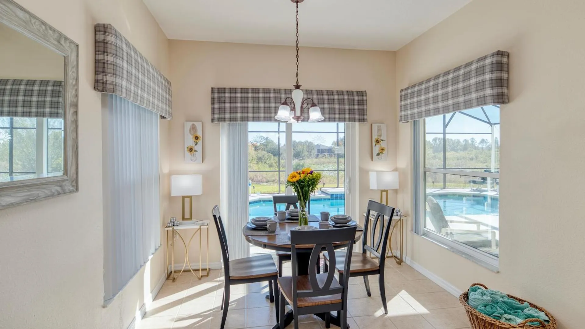 Sunny, Family-Friendly Villa With Large Pool In Gated Community Near Disney Davenport Holiday home