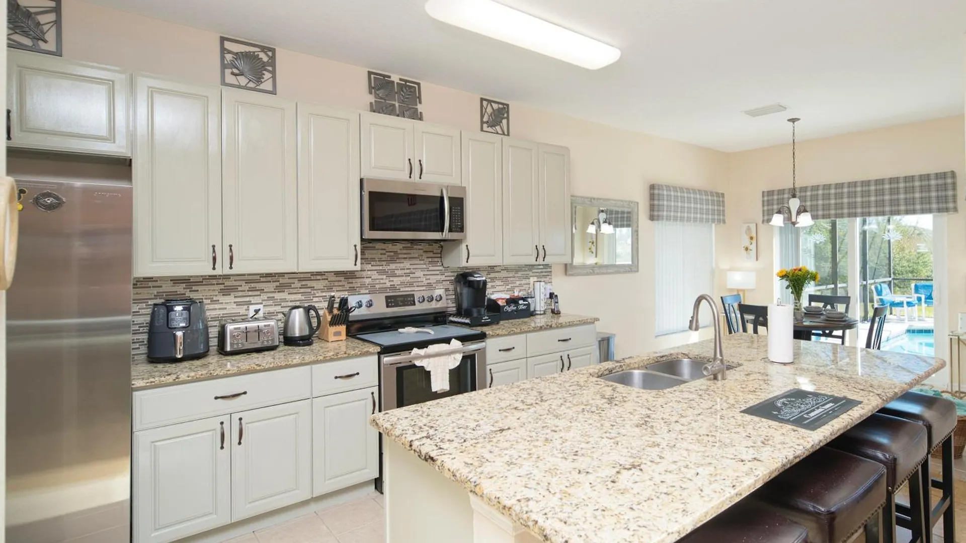 Holiday home Sunny, Family-Friendly Villa With Large Pool In Gated Community Near Disney Davenport